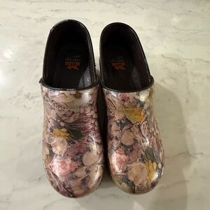 Dansko Floral Patent Leather Clogs size 40